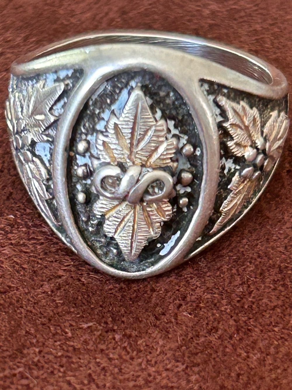 Vintage Black Hills Gold Wheeler Sterling Silver Signet Ring Size 10.5